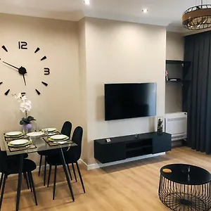 https://rooftop-sunset-view-apartment.hotels-in-tirana.com