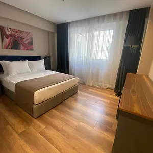 https://the-royals-hotel.aegeanhotels.net