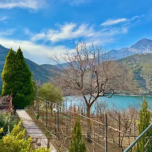 Lakeview Escape Koman